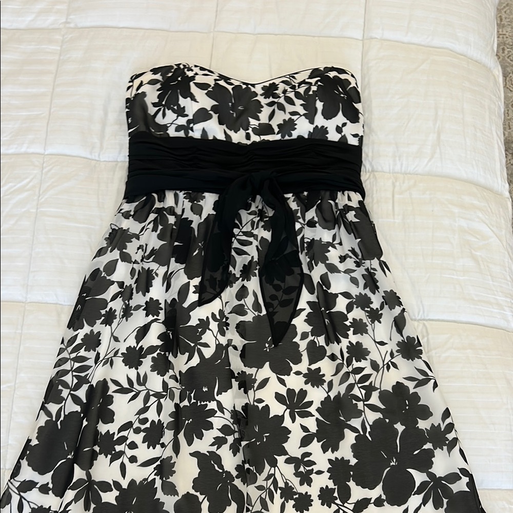 White House Black Market beautiful strapless Floral Dress